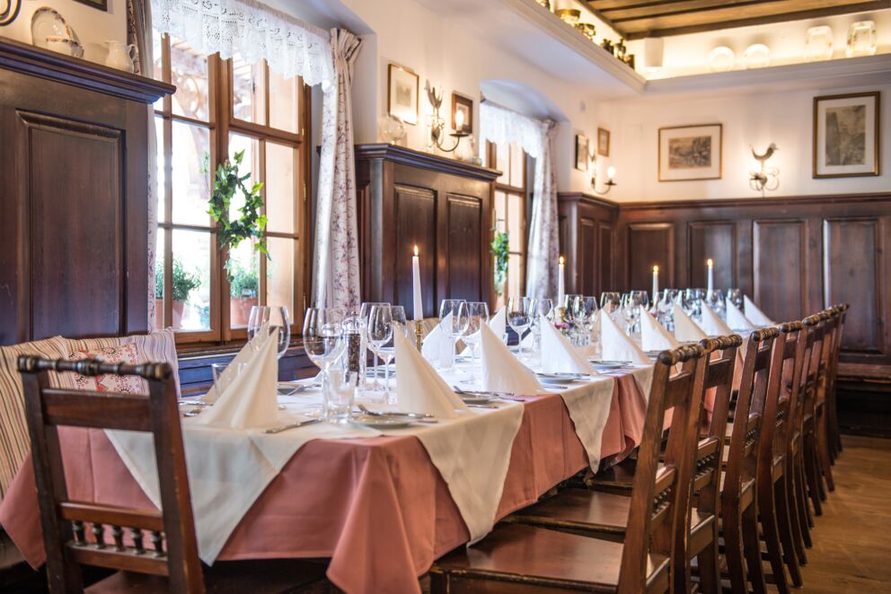 Table setting in the traditional parlour of Seewirt Zauner in Hallstatt
