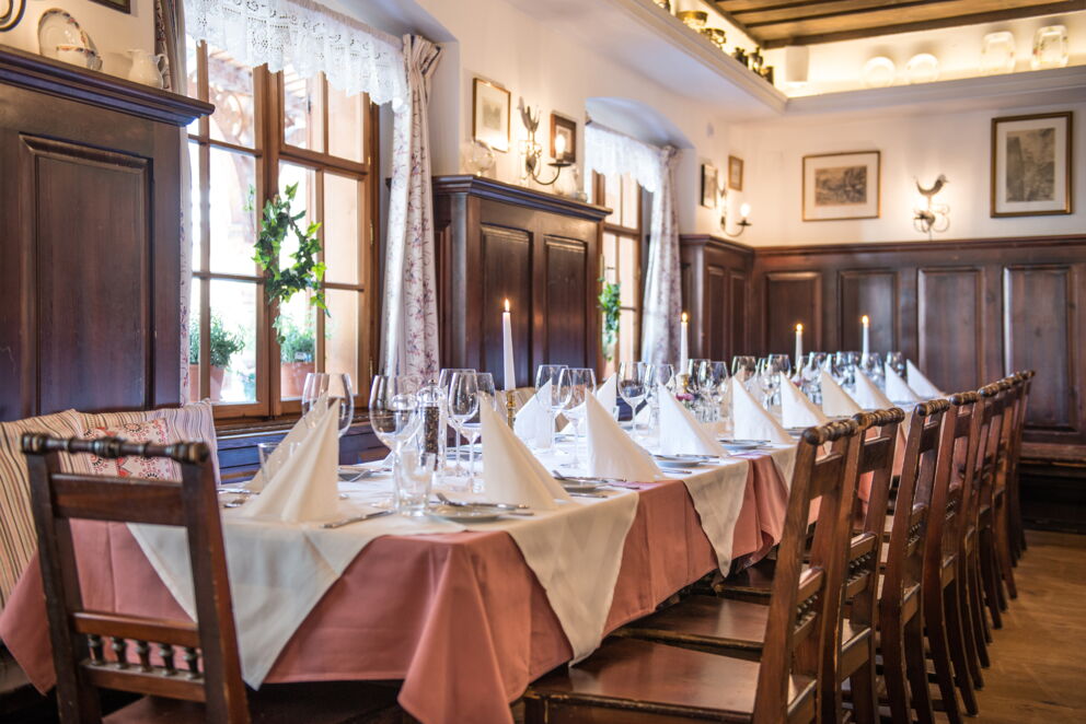 Table setting in the traditional parlour of Seewirt Zauner in Hallstatt